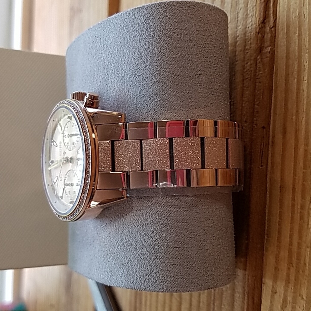 MICHAEL Kors Rose Gold Watch - Picture 4 of 5